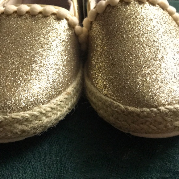 Oshkosh B’ gosh Belle Gold color girl shoes. - Picture 2 of 10
